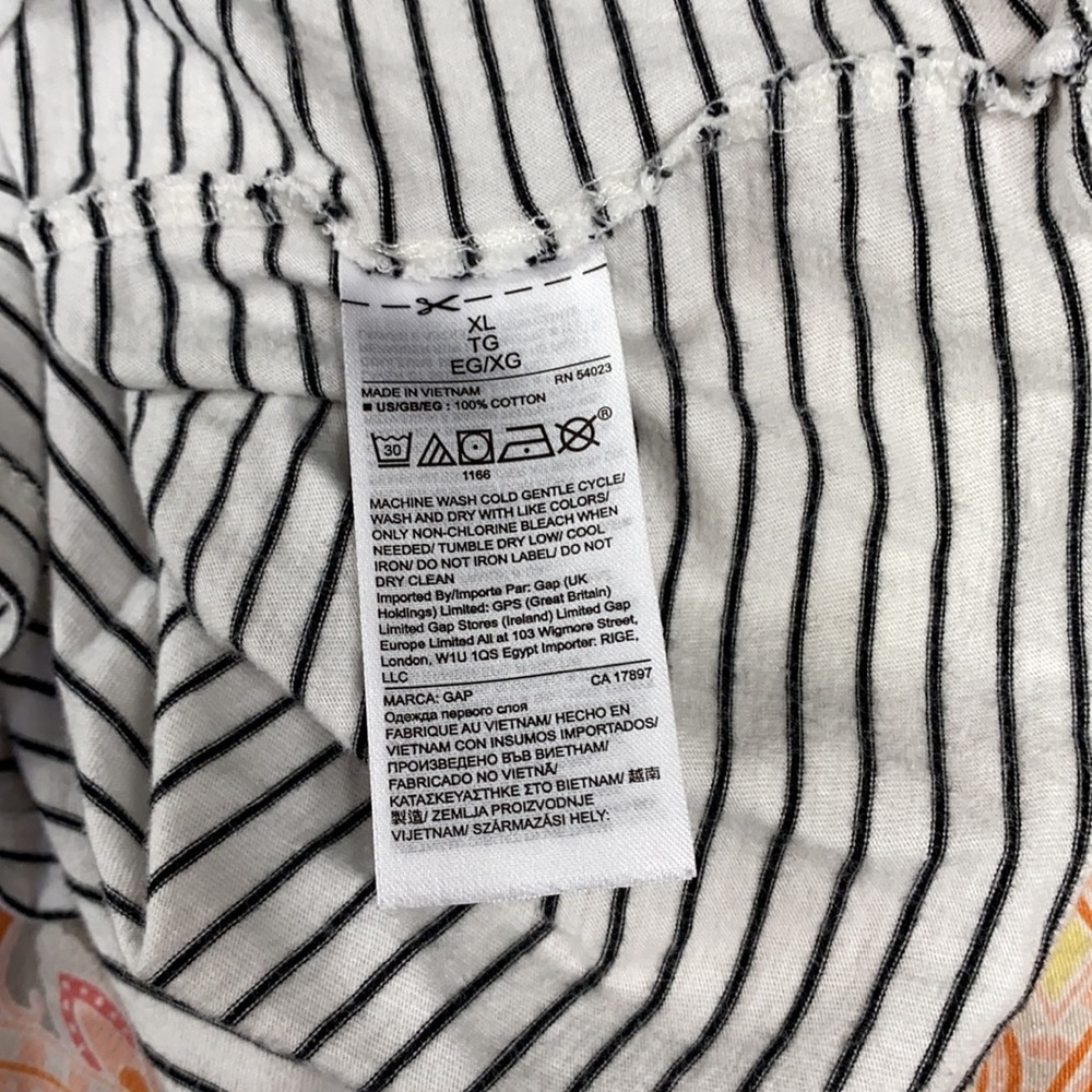 GAP • Tee - Picture 4 of 4